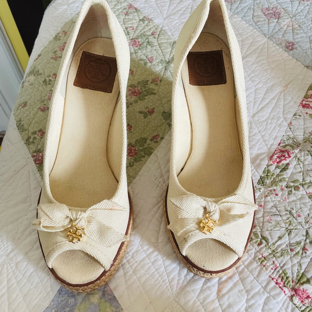 Shoes - Picture 6 of 8